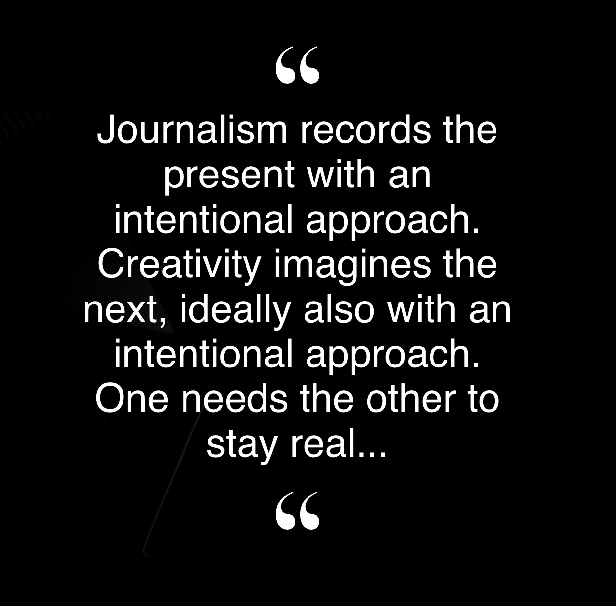 Frase sobre jornalismo e criatividade em fundo preto